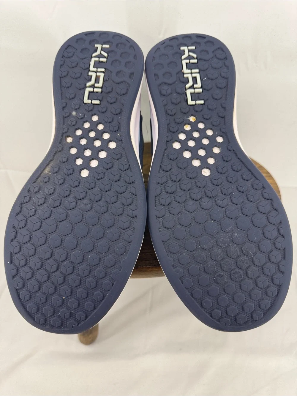 Kuru Womens Atom Sneakers w/ White Blue Zig Zag Pattern, sz 9 W, Missing Insoles